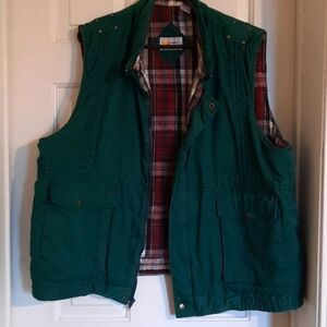 Mens XL green vest with plaid inside vintage great holiday style cargo pockets